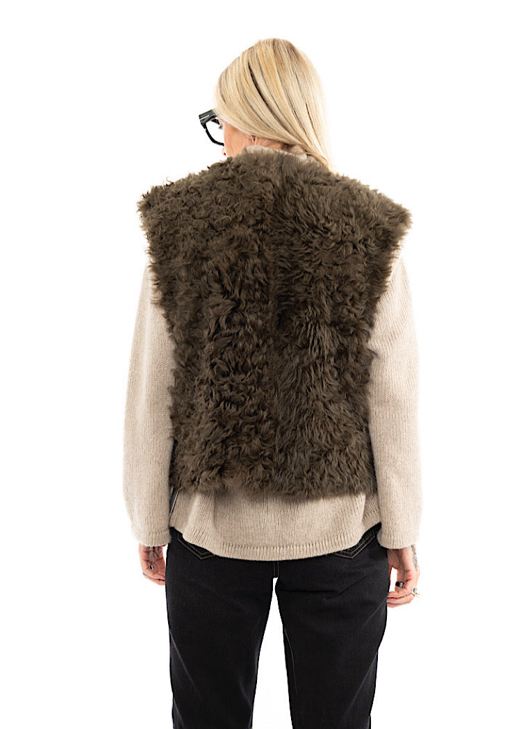 DOM GOOR CURLY SHORT GILET