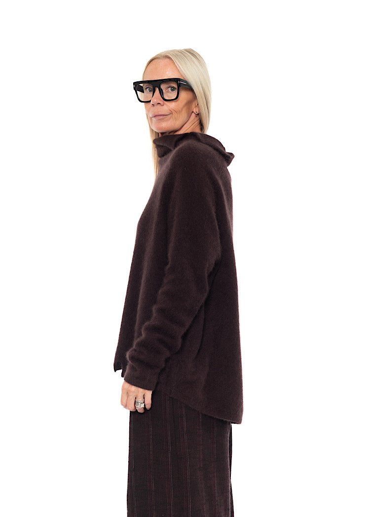 SIGNATURE RACCOON FUNNEL NECK KNIT