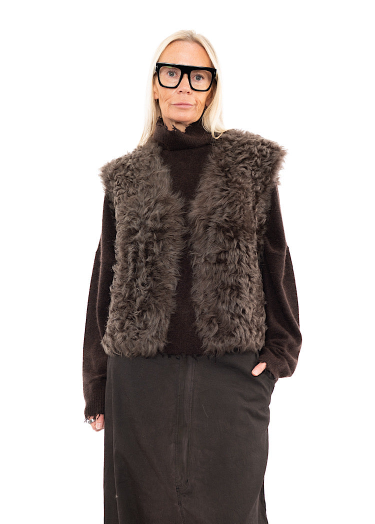 DOM GOOR CURLY SHORT GILET