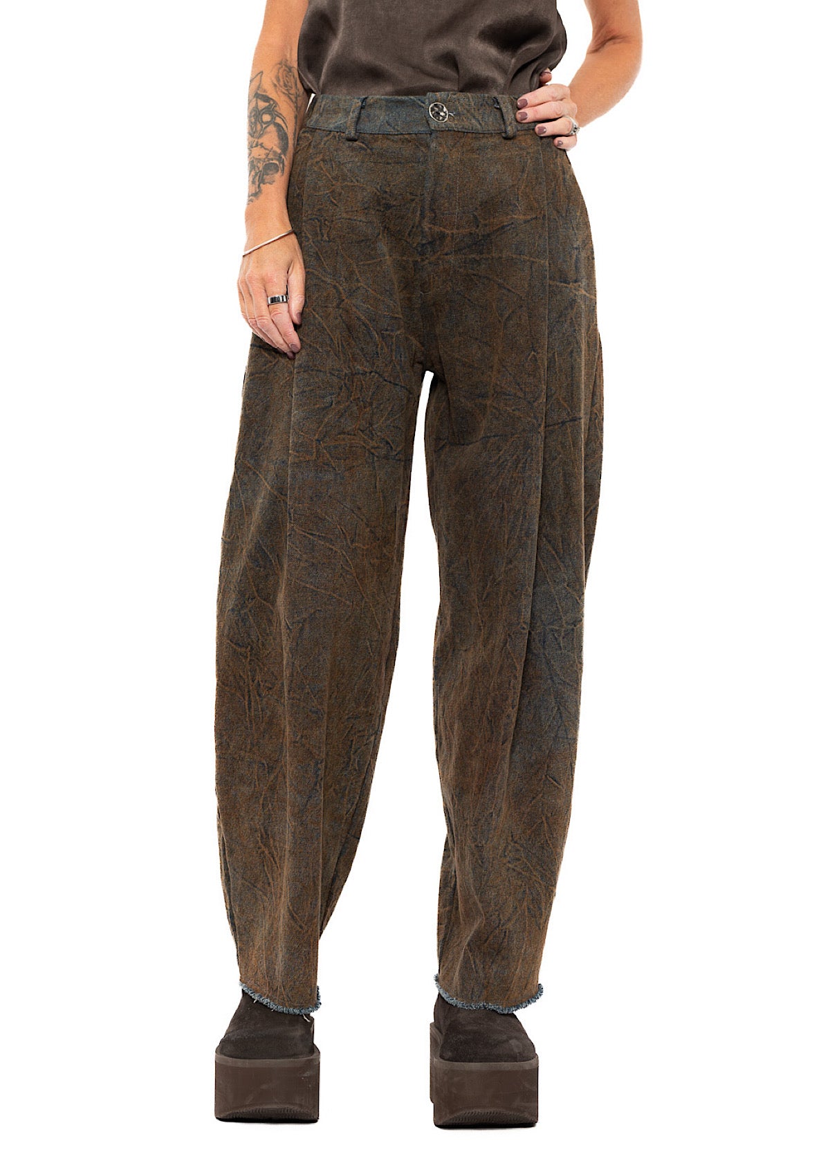 STONE-WASHED DENIM BANANA-LEG TROUSER