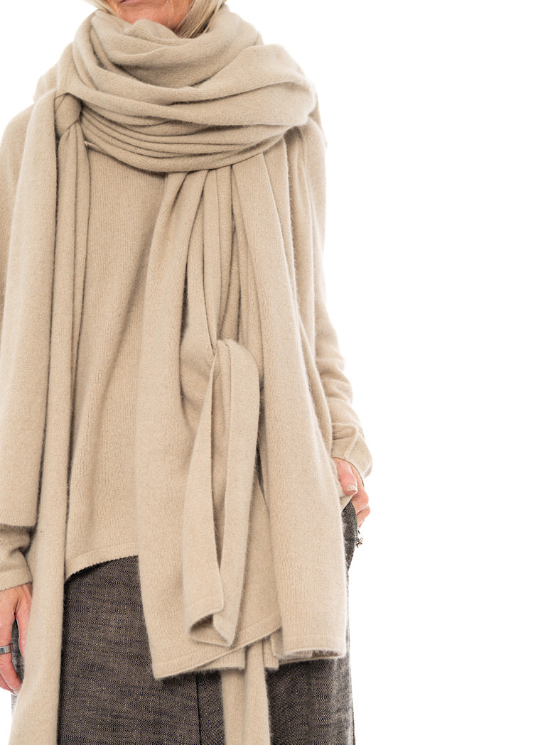 SIGNATURE OVERSIZED RACOON SCARF