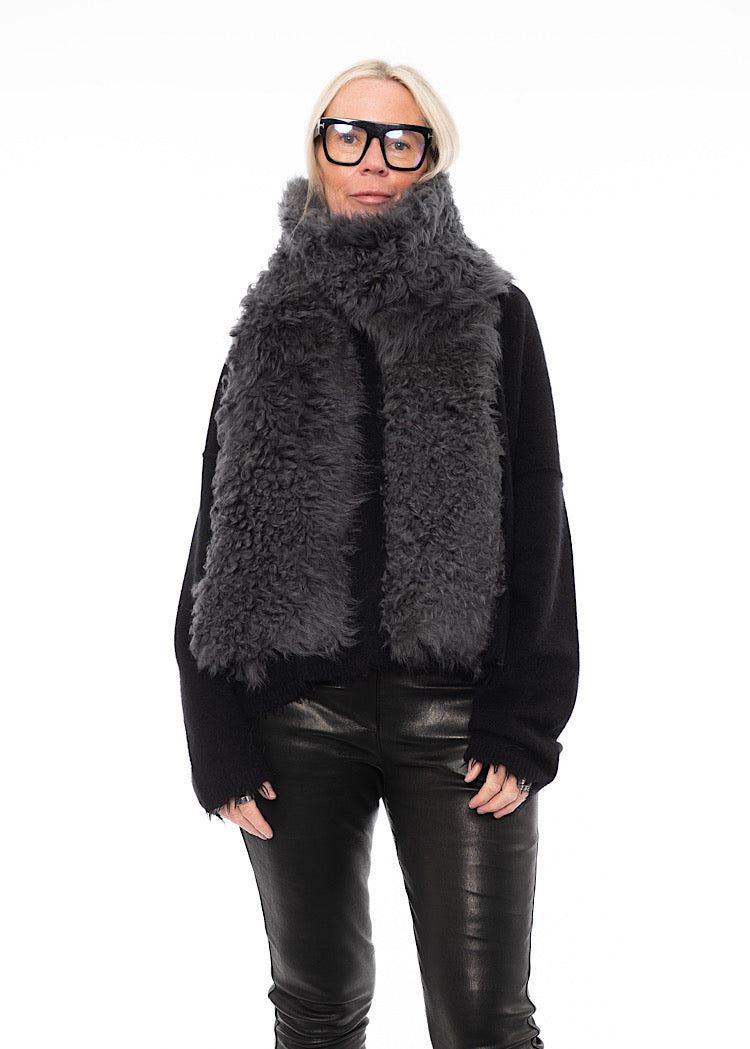 DOM GOOR LONG FUR SCARF