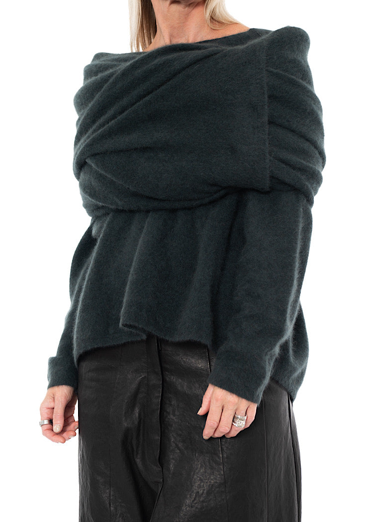 SIGNATURE OVERSIZED RACOON SCARF