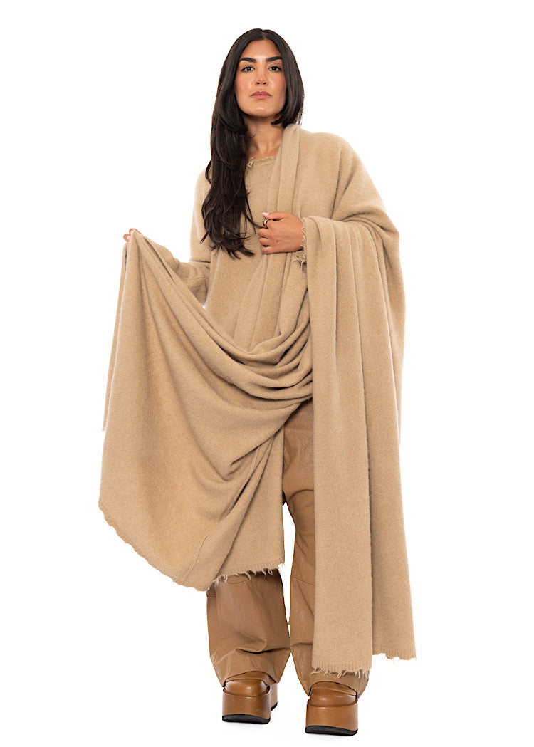 OVERSIZED FRAYED KNIT SCARF