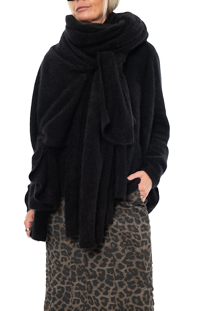 SIGNATURE OVERSIZED RACOON SCARF