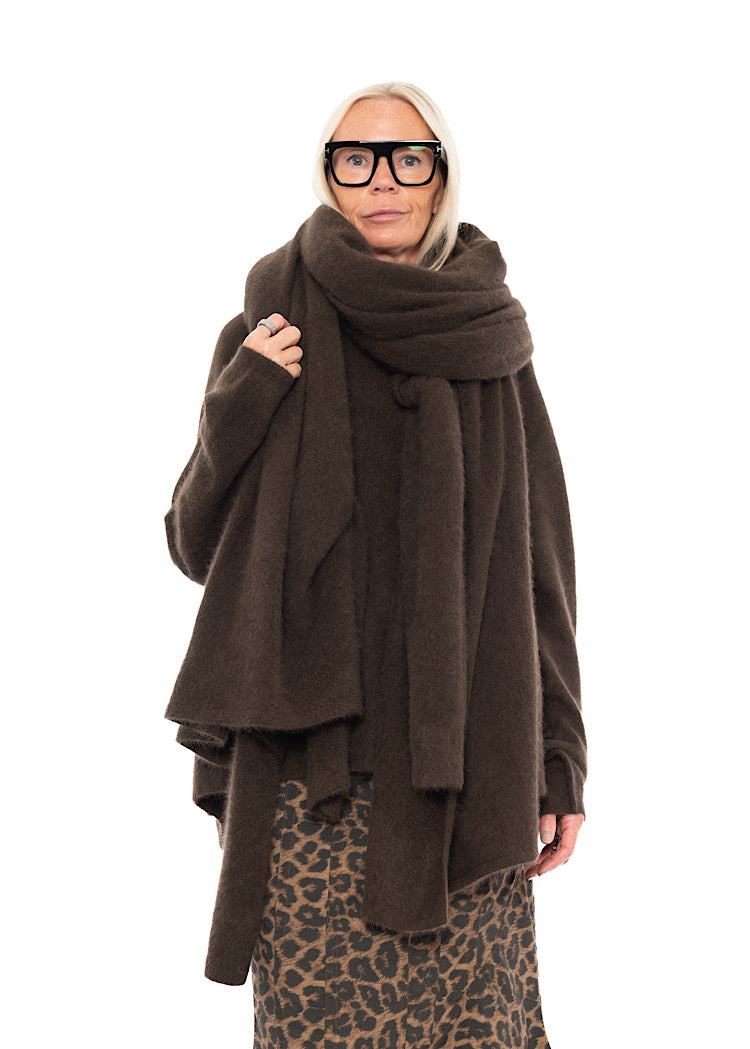 SIGNATURE OVERSIZED RACOON SCARF