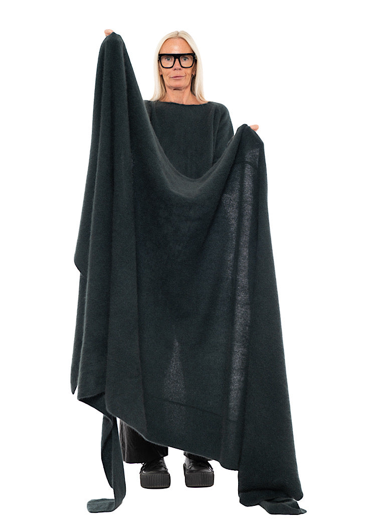 SIGNATURE OVERSIZED RACOON SCARF