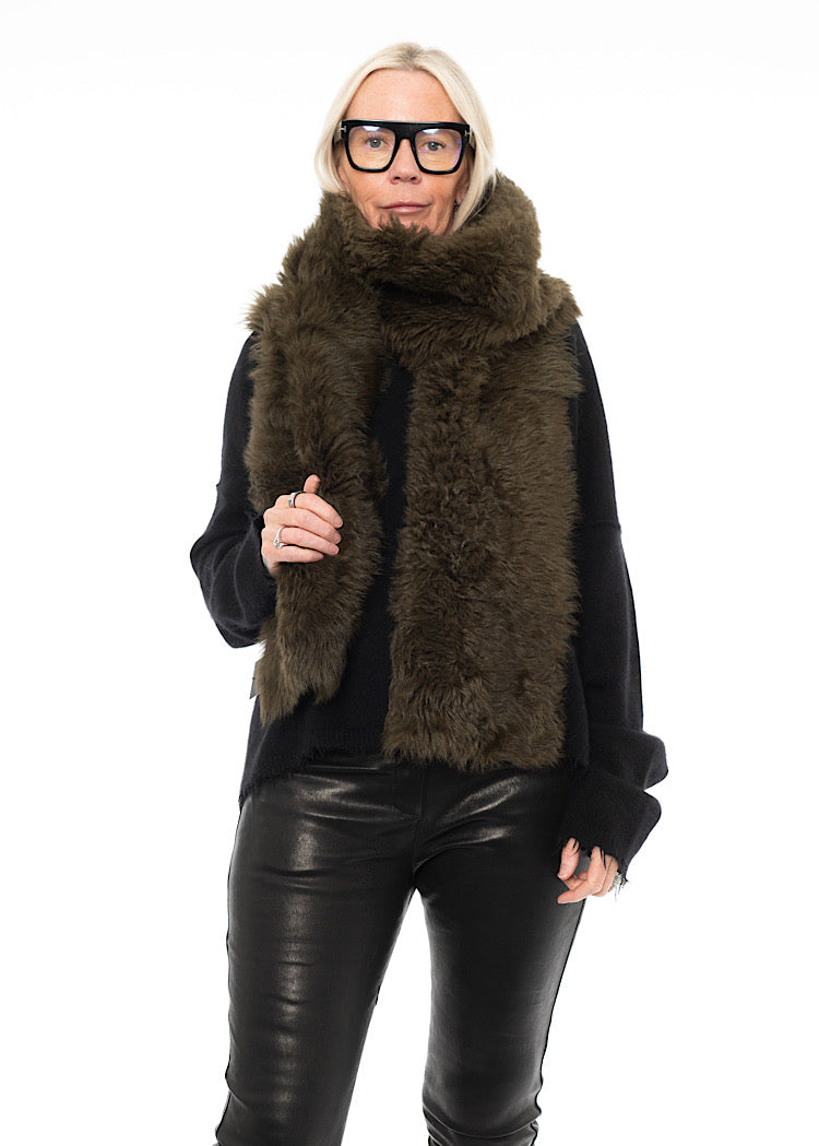 DOM GOOR LONG FUR SCARF