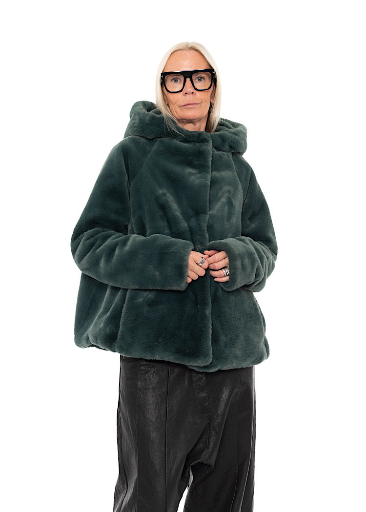 CROPPED HOODED FAUX FUR JACKET