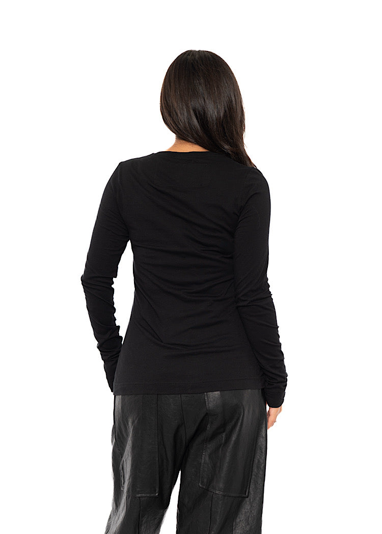LONG SLEEVE ESSENTIAL T-SHIRT