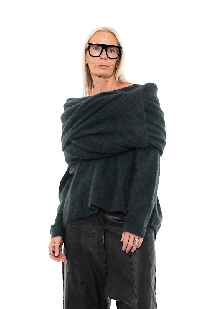 SIGNATURE OVERSIZED RACOON SCARF
