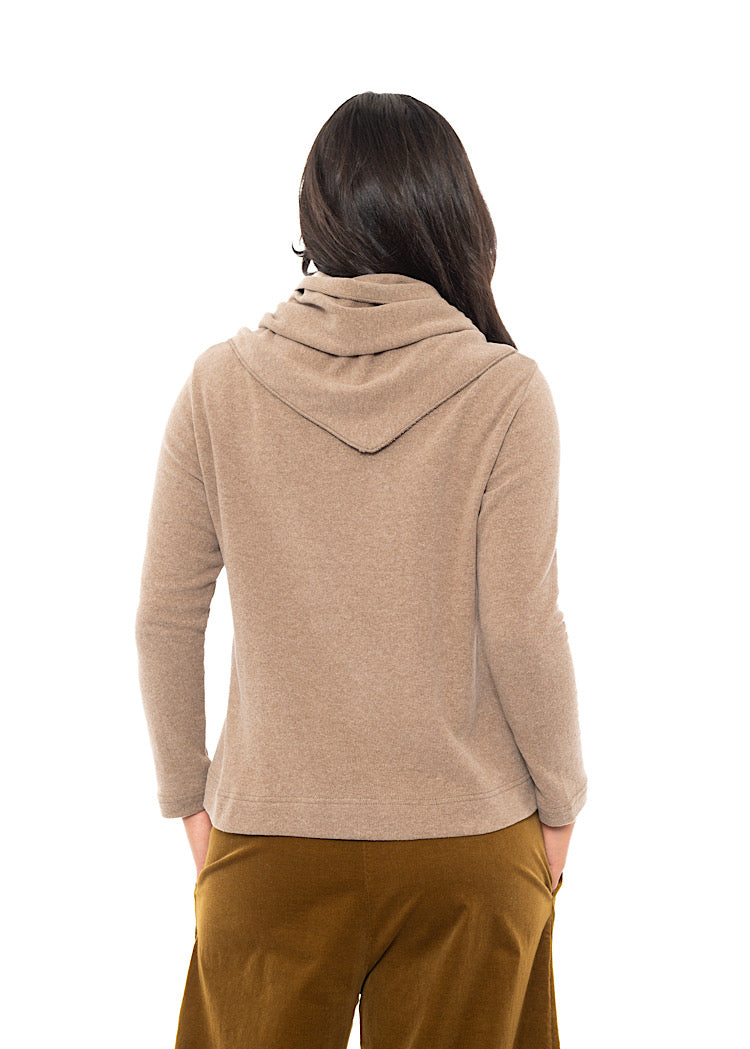 SOFT-KNIT TRIANGLE TIPPY NECKERCHIEF