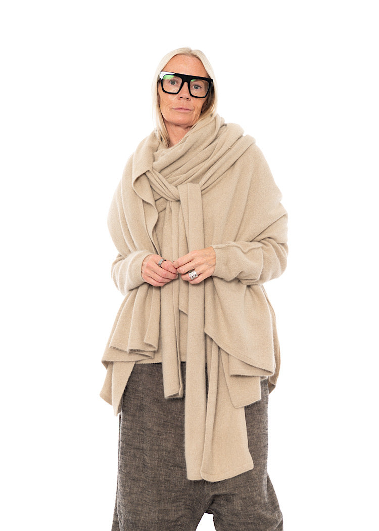 SIGNATURE OVERSIZED RACOON SCARF