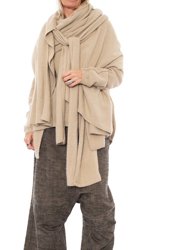 SIGNATURE OVERSIZED RACOON SCARF
