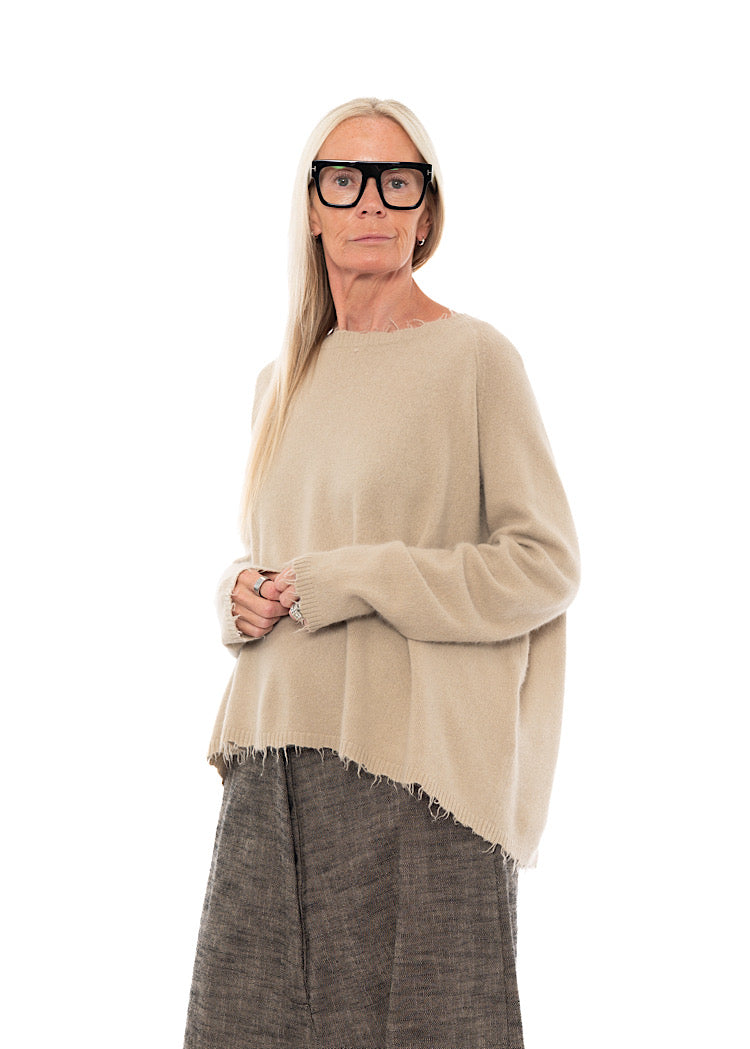 DISTRESSED MERINO RACCOON PULLOVER