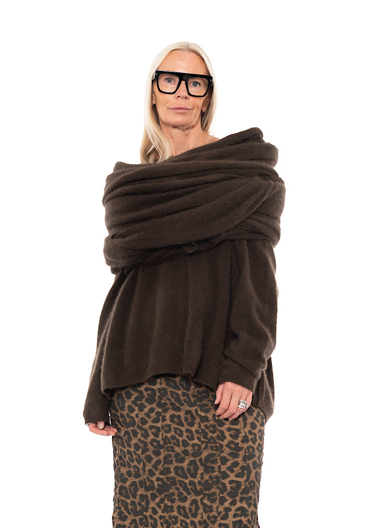 SIGNATURE OVERSIZED RACOON SCARF
