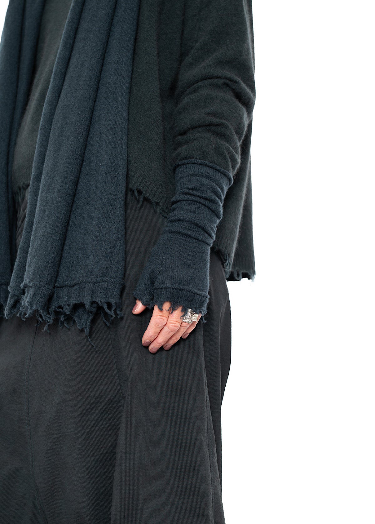 SIGNATURE CASHMERE FINGERLESS CUFF