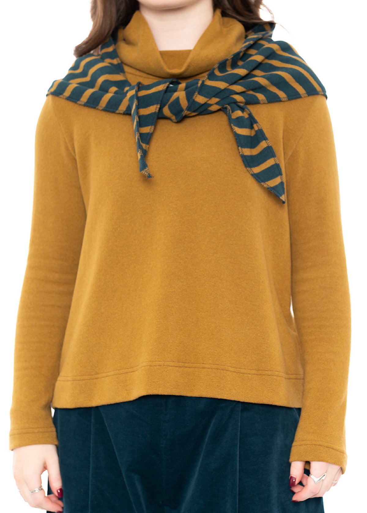 KNITTED ROSE NECKERCHIEF