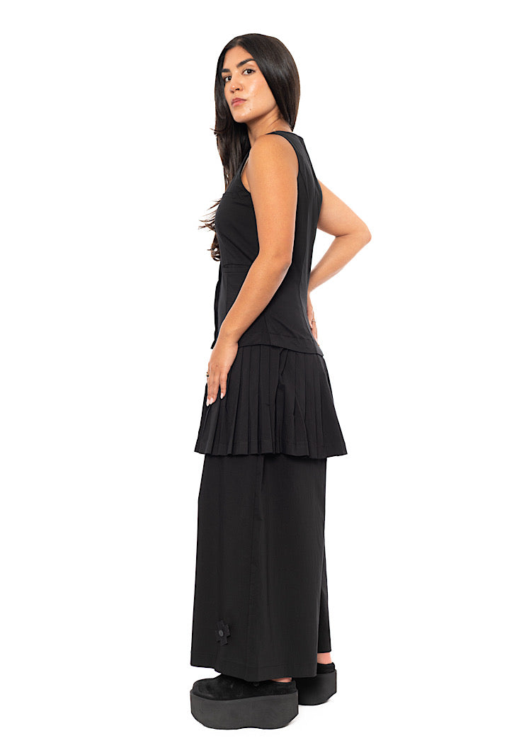 SLEEVELESS BUTTON-DOWN TOP