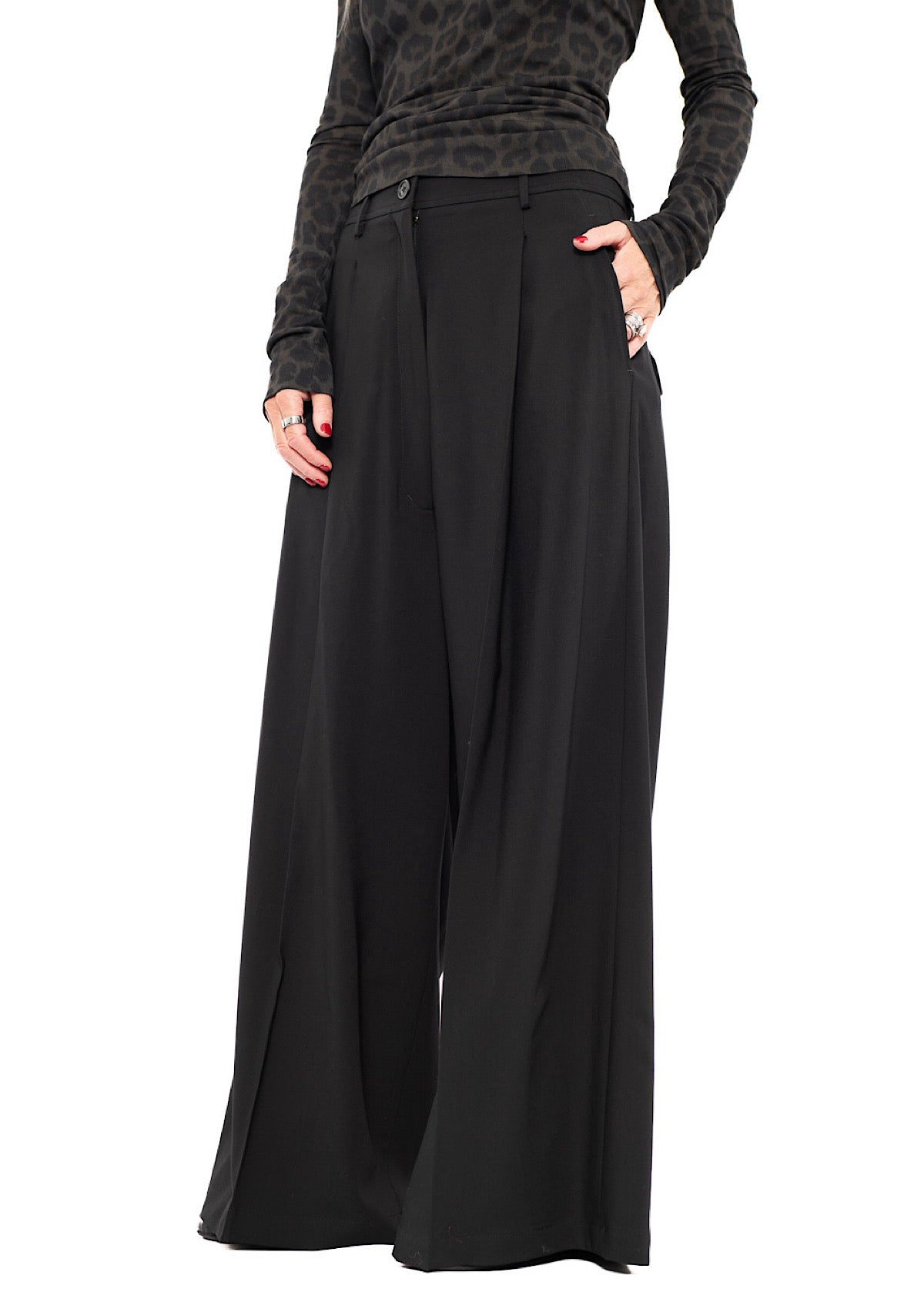 SIGNATURE WIDE-LEG TAILORED TROUSER