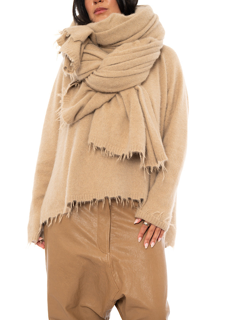 OVERSIZED FRAYED KNIT SCARF