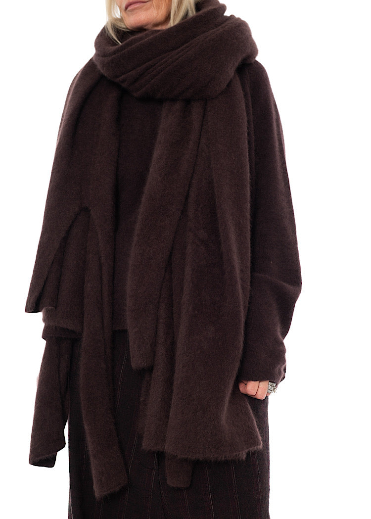 SIGNATURE OVERSIZED RACOON SCARF
