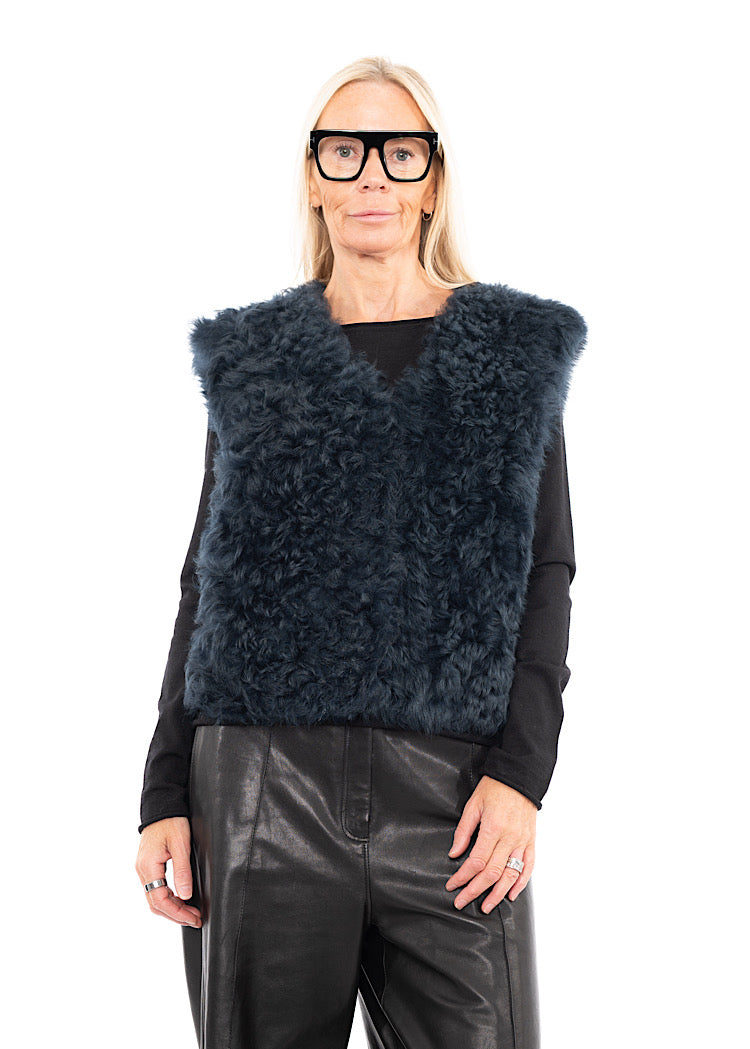 DOM GOOR CURLY SHORT GILET