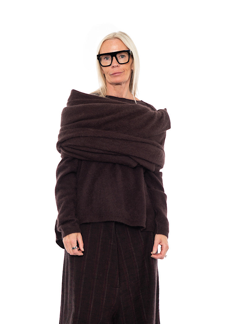 SIGNATURE OVERSIZED RACOON SCARF