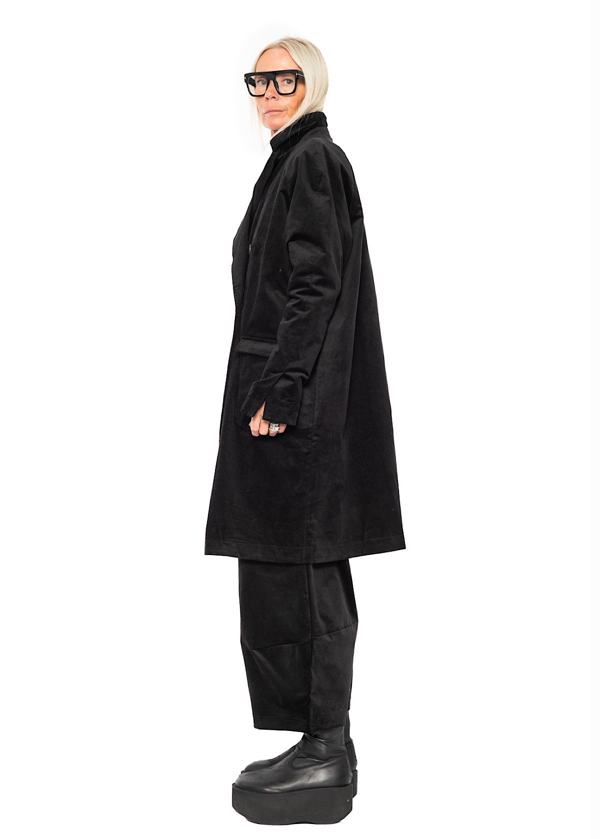 DOUBLE-BREASTED STRETCH-VELVET COAT