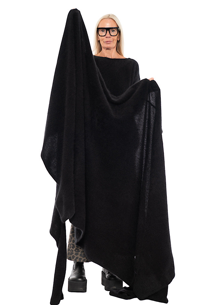 SIGNATURE OVERSIZED RACOON SCARF