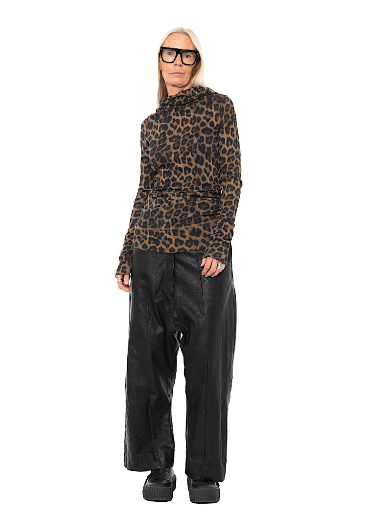 LEOPARD PRINT HIGH-NECK T-SHIRT