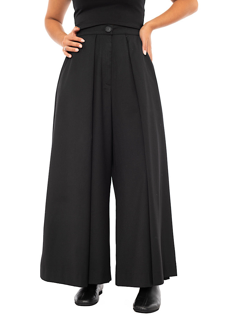 PLEATED WIDE LEG TROUSER