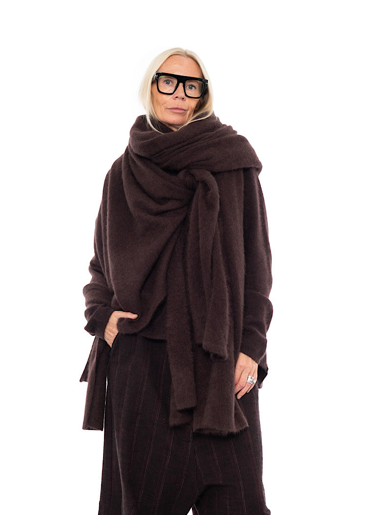 SIGNATURE OVERSIZED RACOON SCARF