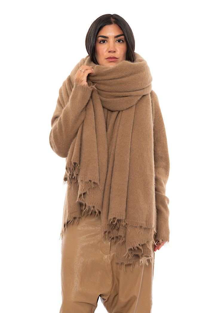OVERSIZED FRAYED KNIT SCARF