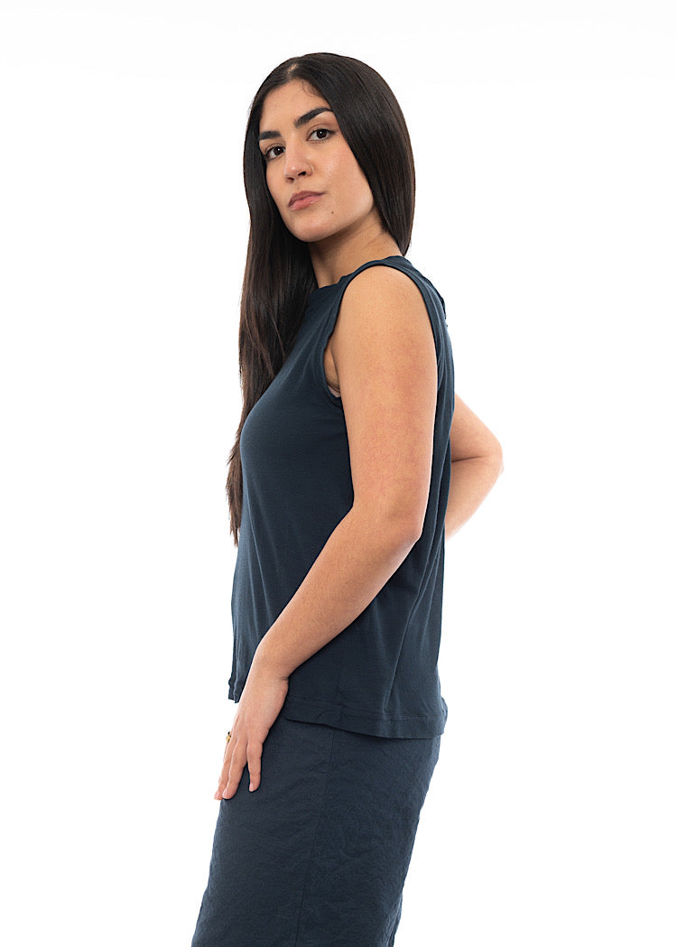 AEQUAMENTE SLEEVELESS VEST