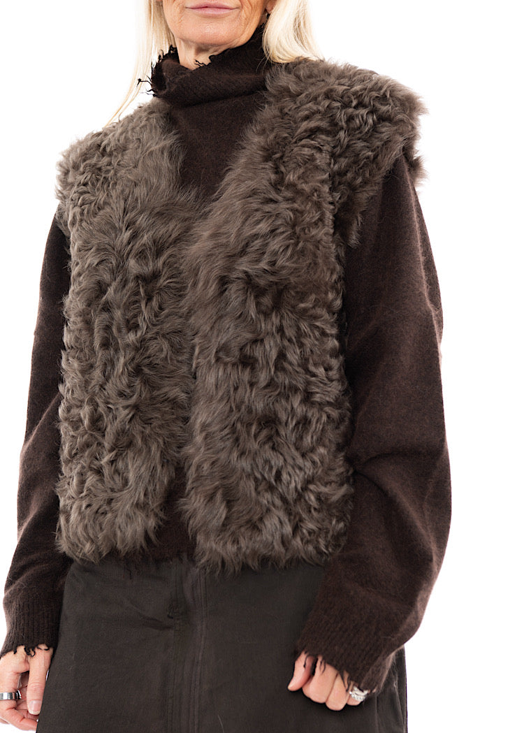 DOM GOOR CURLY SHORT GILET