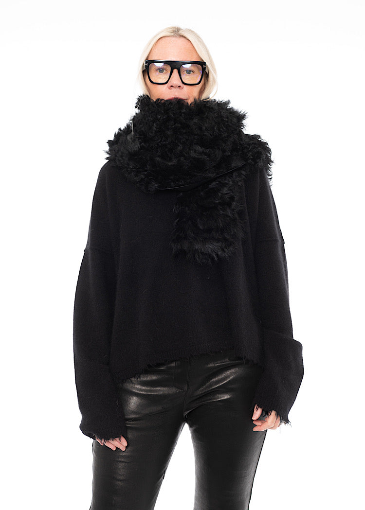 DOM GOOR LONG FUR SCARF