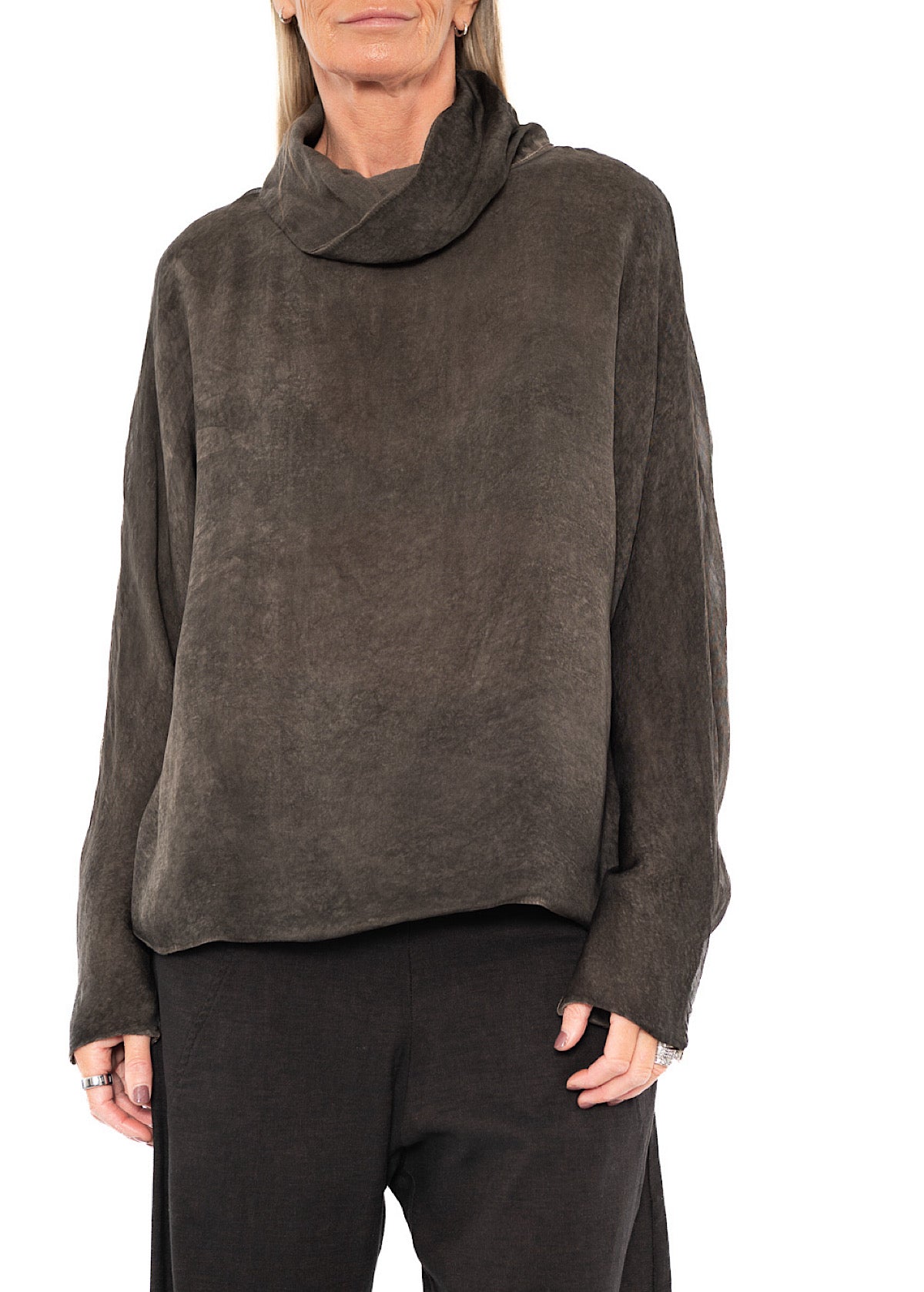 RELAXED HIGH NECKLINE TOP