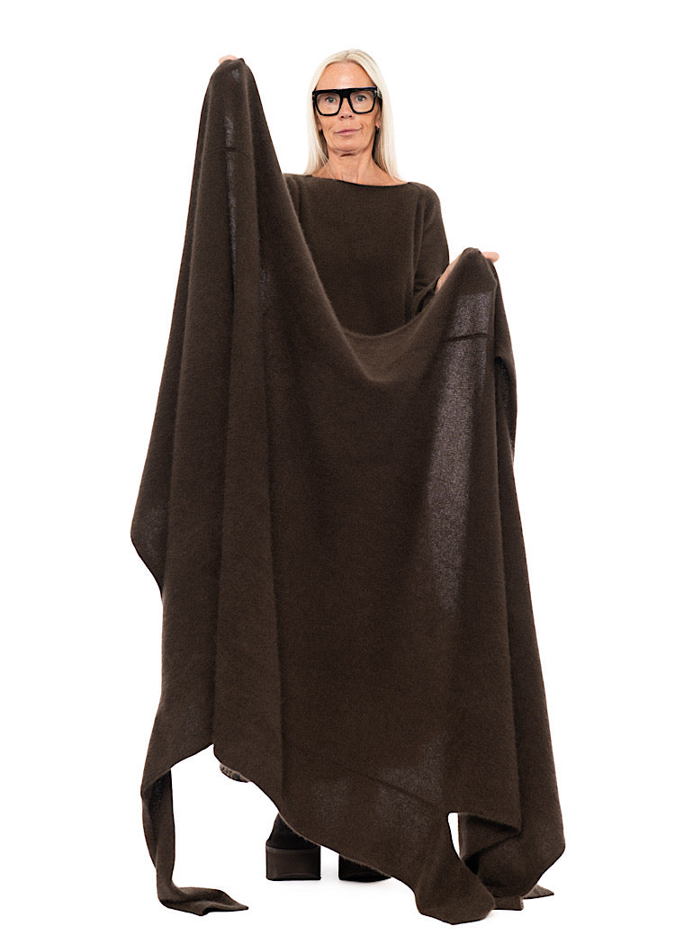 SIGNATURE OVERSIZED RACOON SCARF