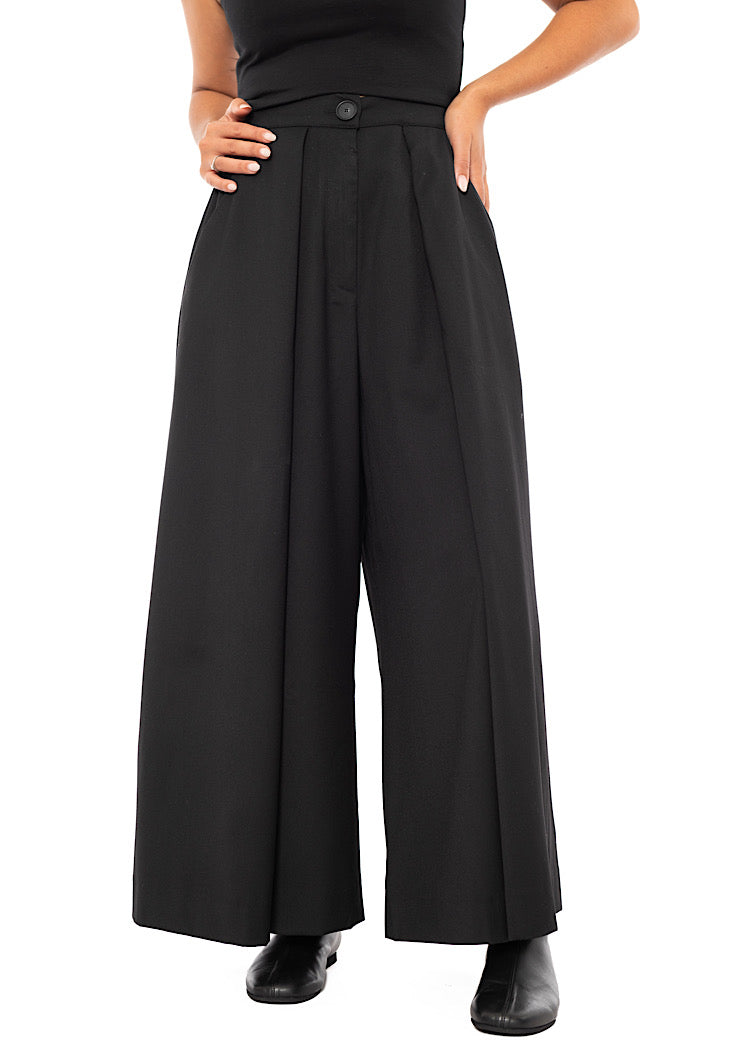 PLEATED WIDE LEG TROUSER