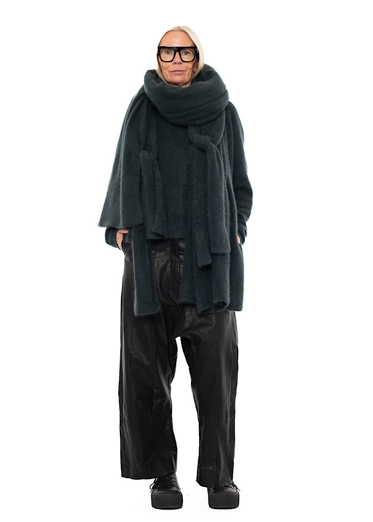 SIGNATURE OVERSIZED RACOON SCARF