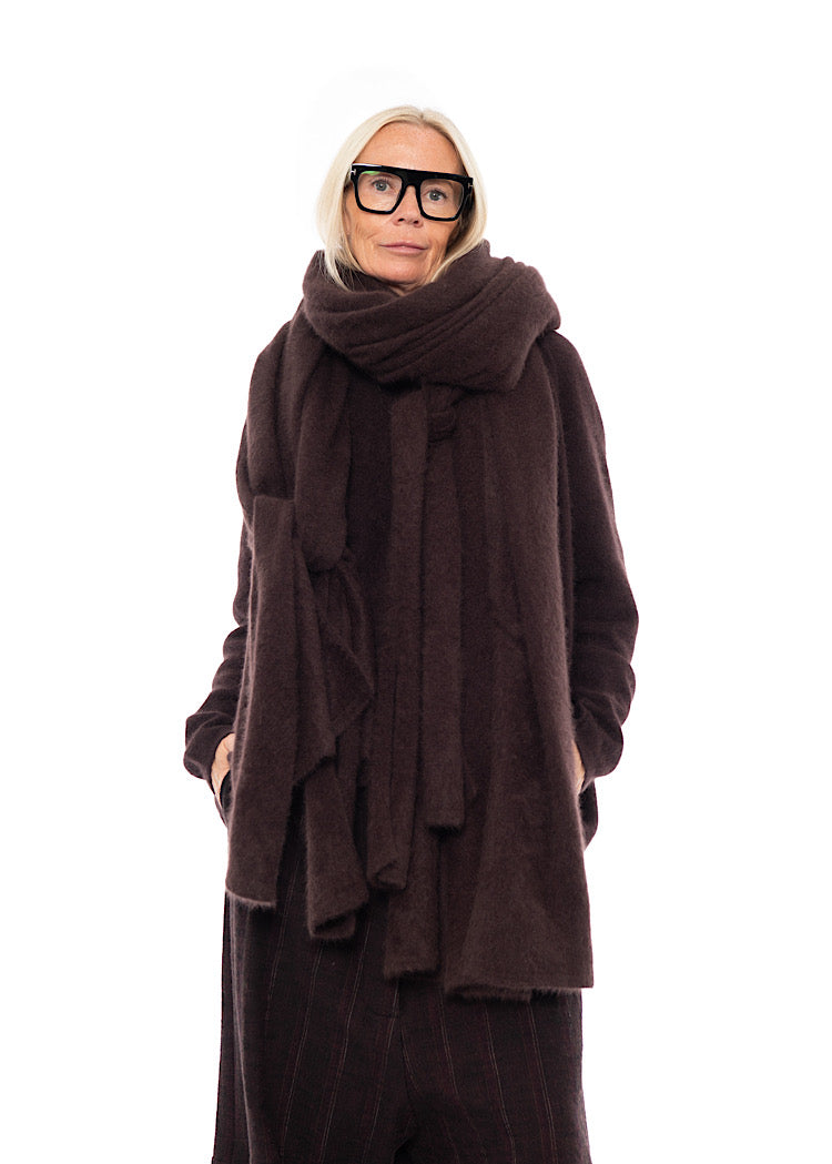 SIGNATURE OVERSIZED RACOON SCARF