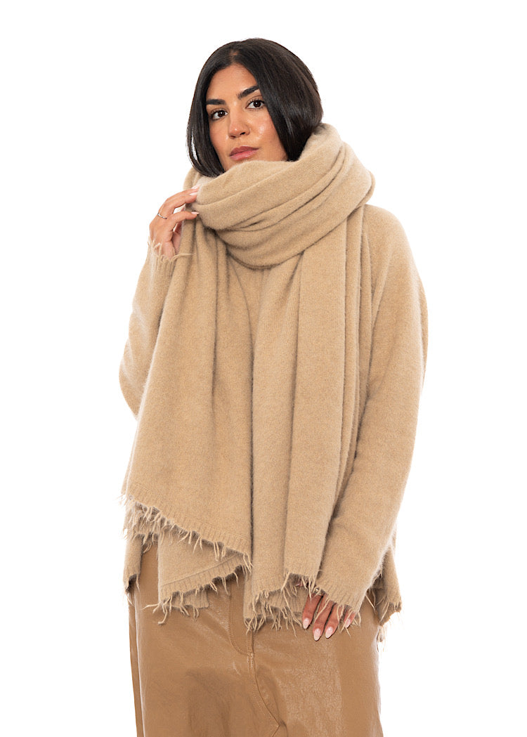 OVERSIZED FRAYED KNIT SCARF