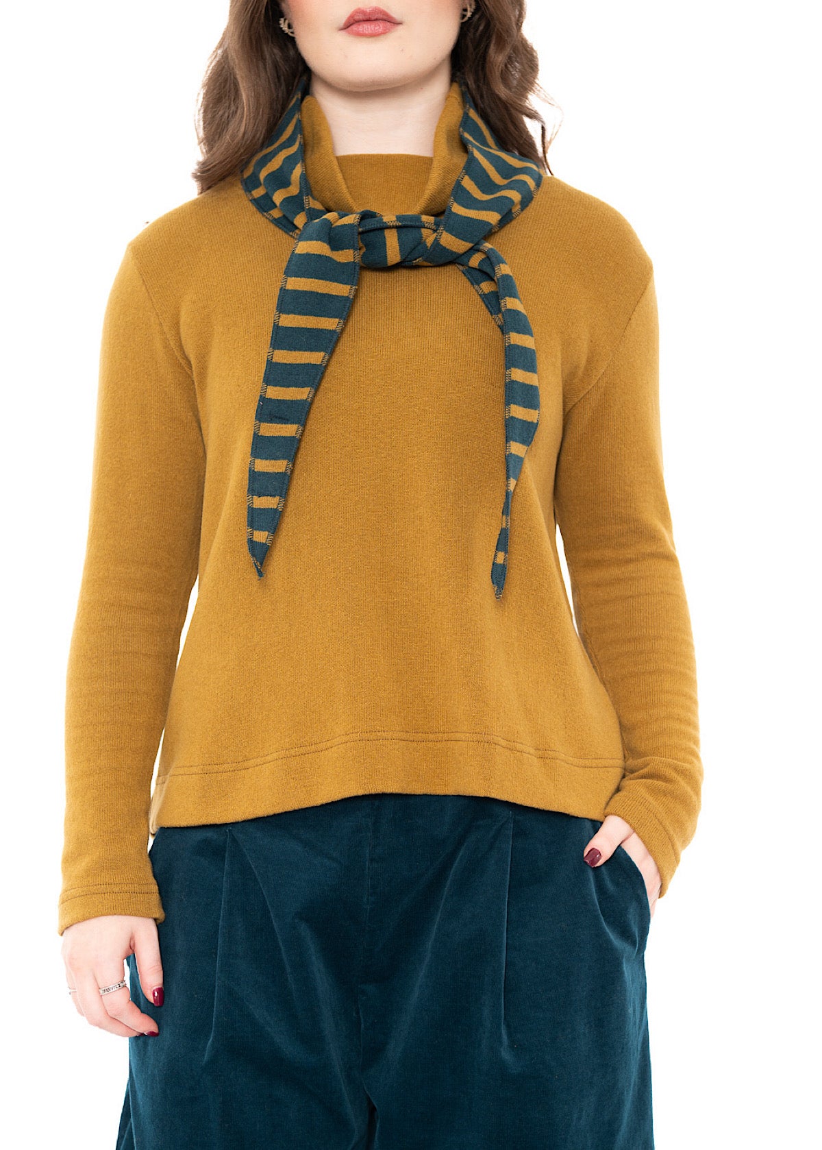 KNITTED ROSE NECKERCHIEF
