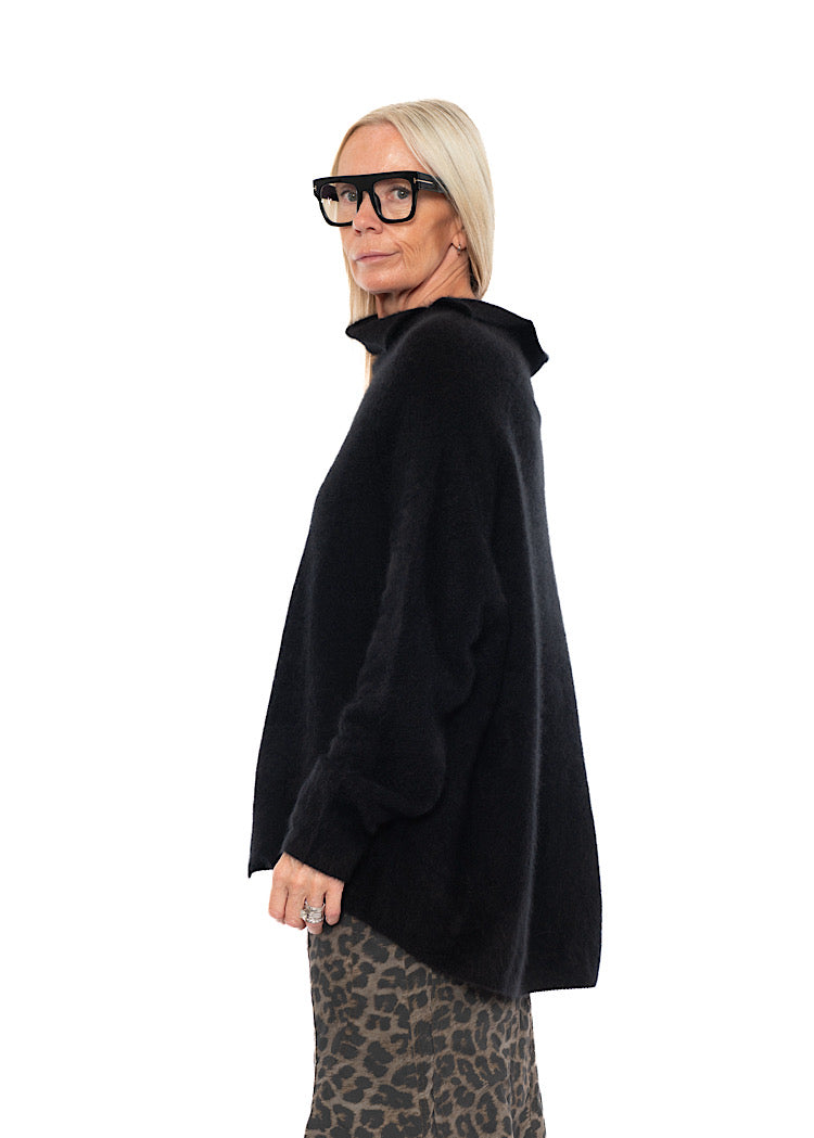 SIGNATURE RACCOON FUNNEL NECK KNIT