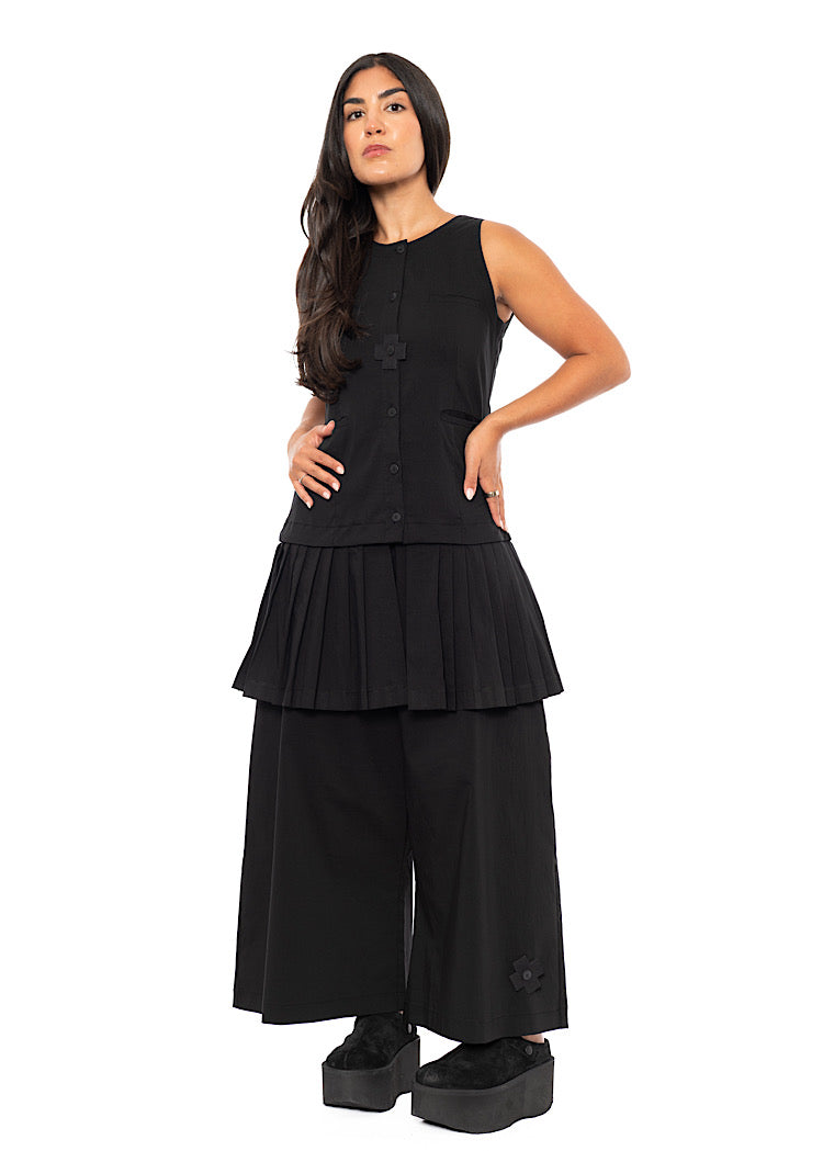 SLEEVELESS BUTTON-DOWN TOP