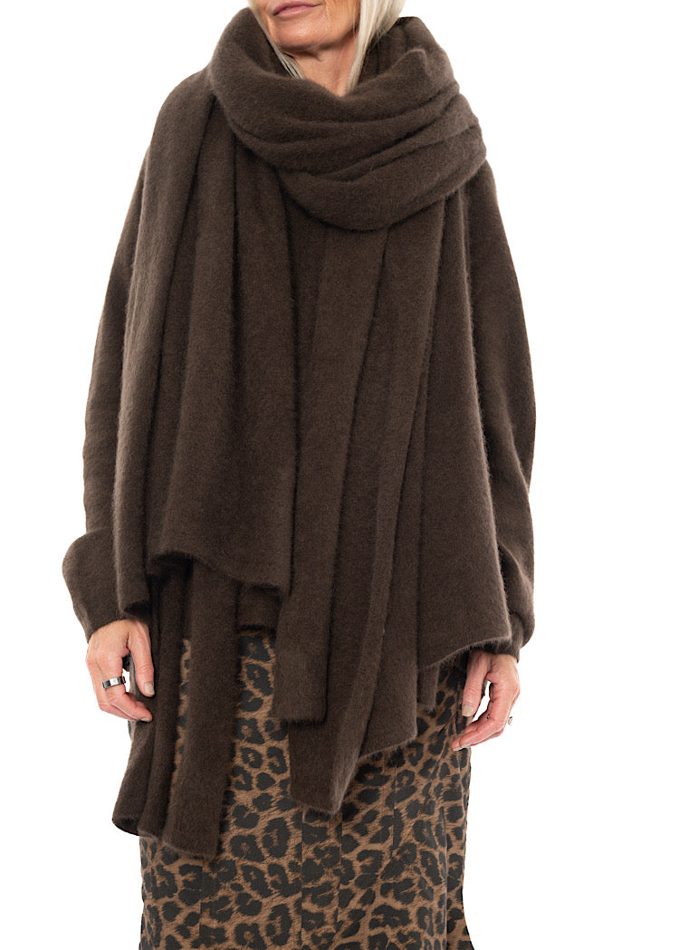 SIGNATURE OVERSIZED RACOON SCARF