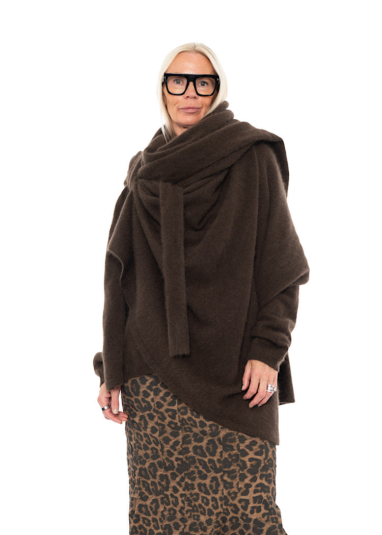 SIGNATURE OVERSIZED RACOON SCARF