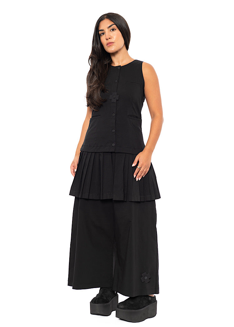 SLEEVELESS BUTTON-DOWN TOP