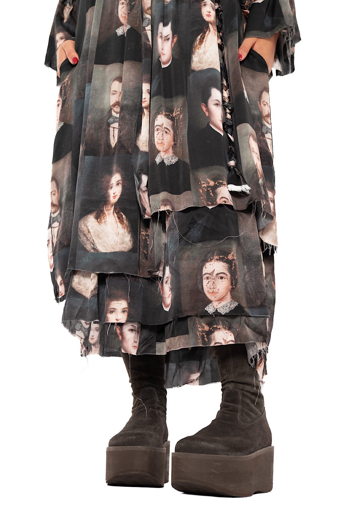 PORTRAIT PRINTED SILK DRESS